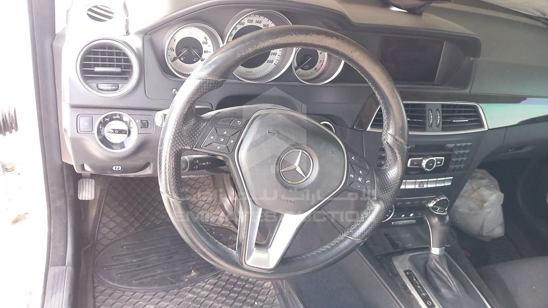 Photo 12 VIN: WDDGF4JB4DA774245 - MERCEDES C200 