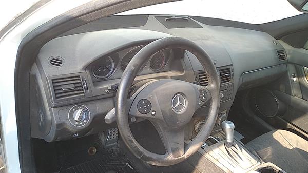 Photo 9 VIN: WDDGF56X89A274588 - MERCEDES-BENZ C 350 