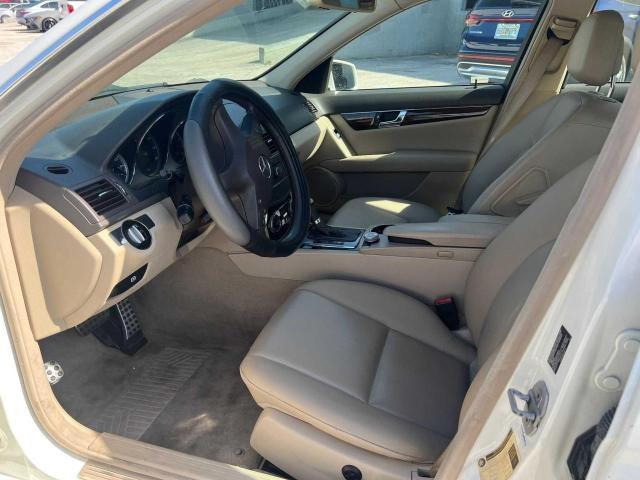 Photo 4 VIN: WDDGF5EB1AR098379 - MERCEDES-BENZ C 300 