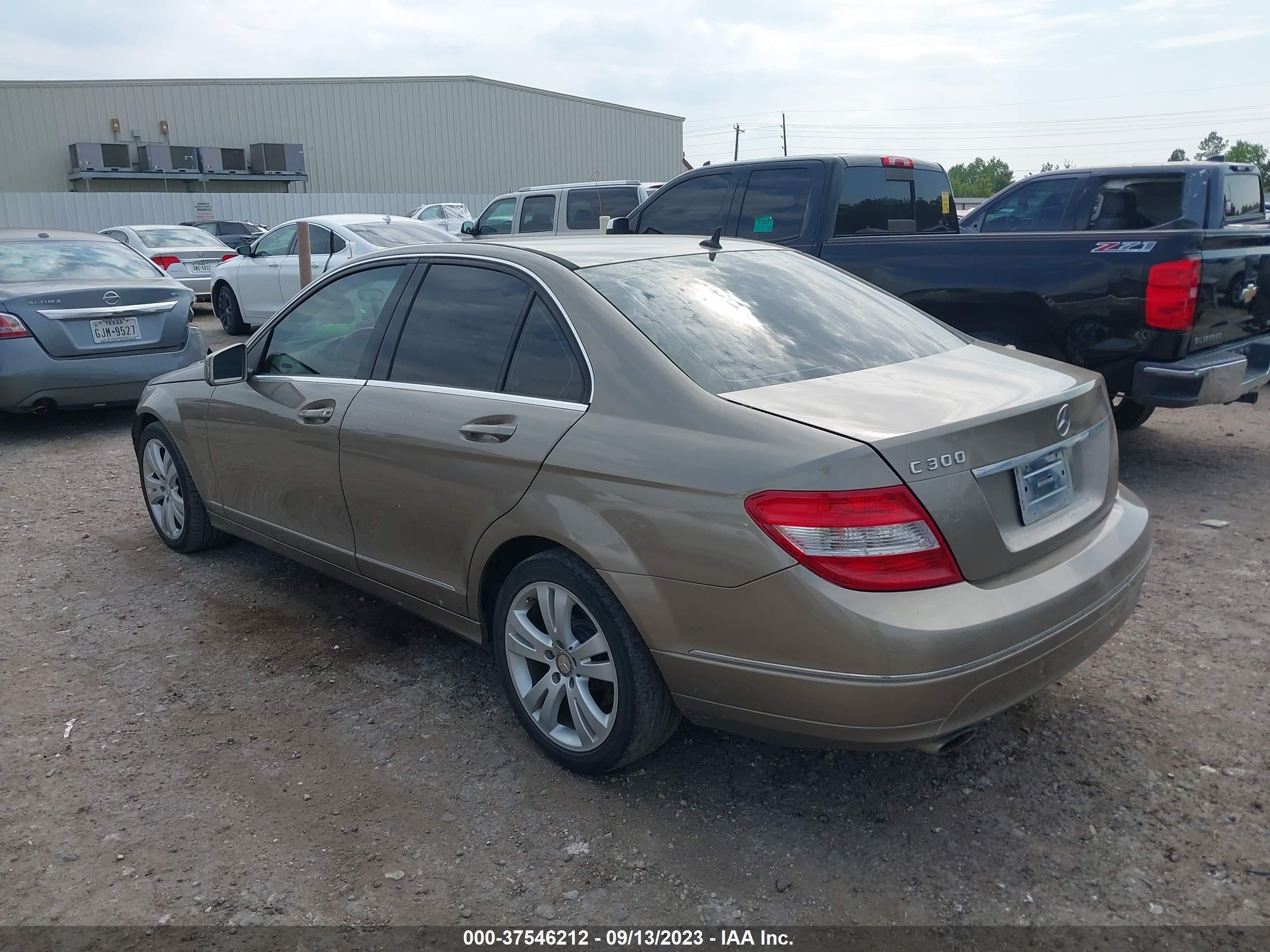 Photo 2 VIN: WDDGF5EB3AF384638 - MERCEDES-BENZ C 300 