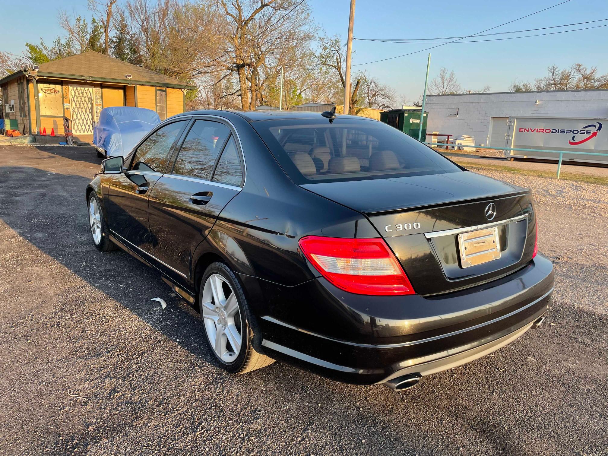 Photo 2 VIN: WDDGF5EB3AR092745 - MERCEDES-BENZ C 300 