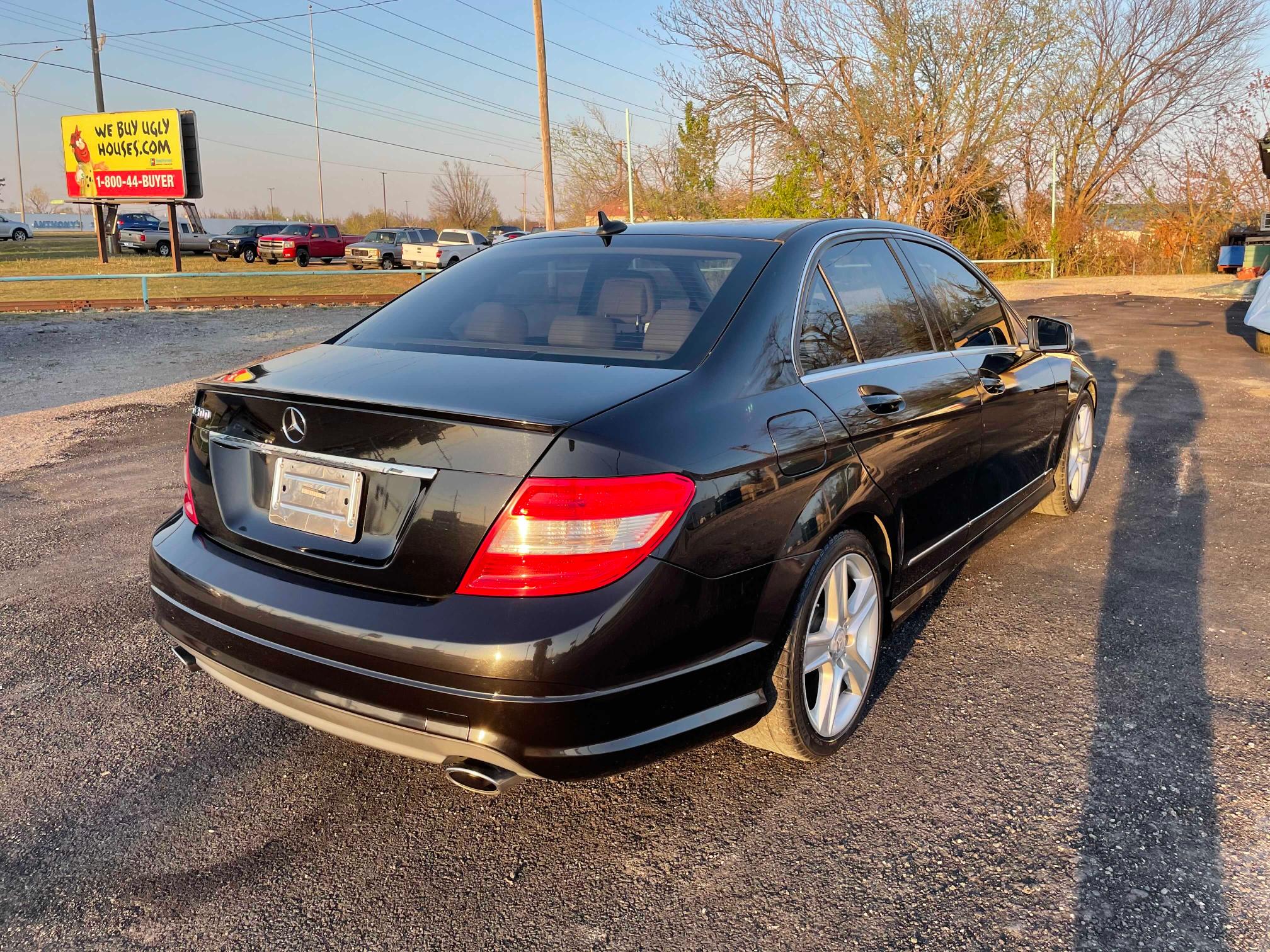 Photo 3 VIN: WDDGF5EB3AR092745 - MERCEDES-BENZ C 300 