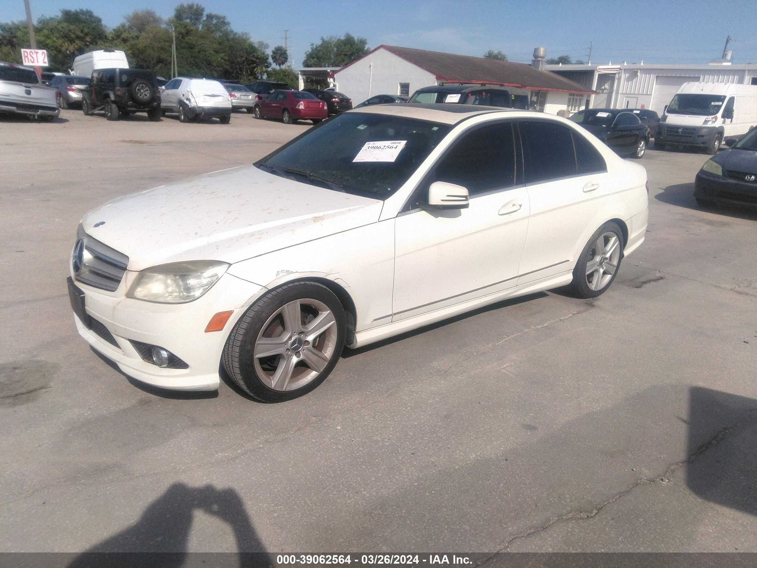 Photo 1 VIN: WDDGF5EB7AR090352 - MERCEDES-BENZ C 300 