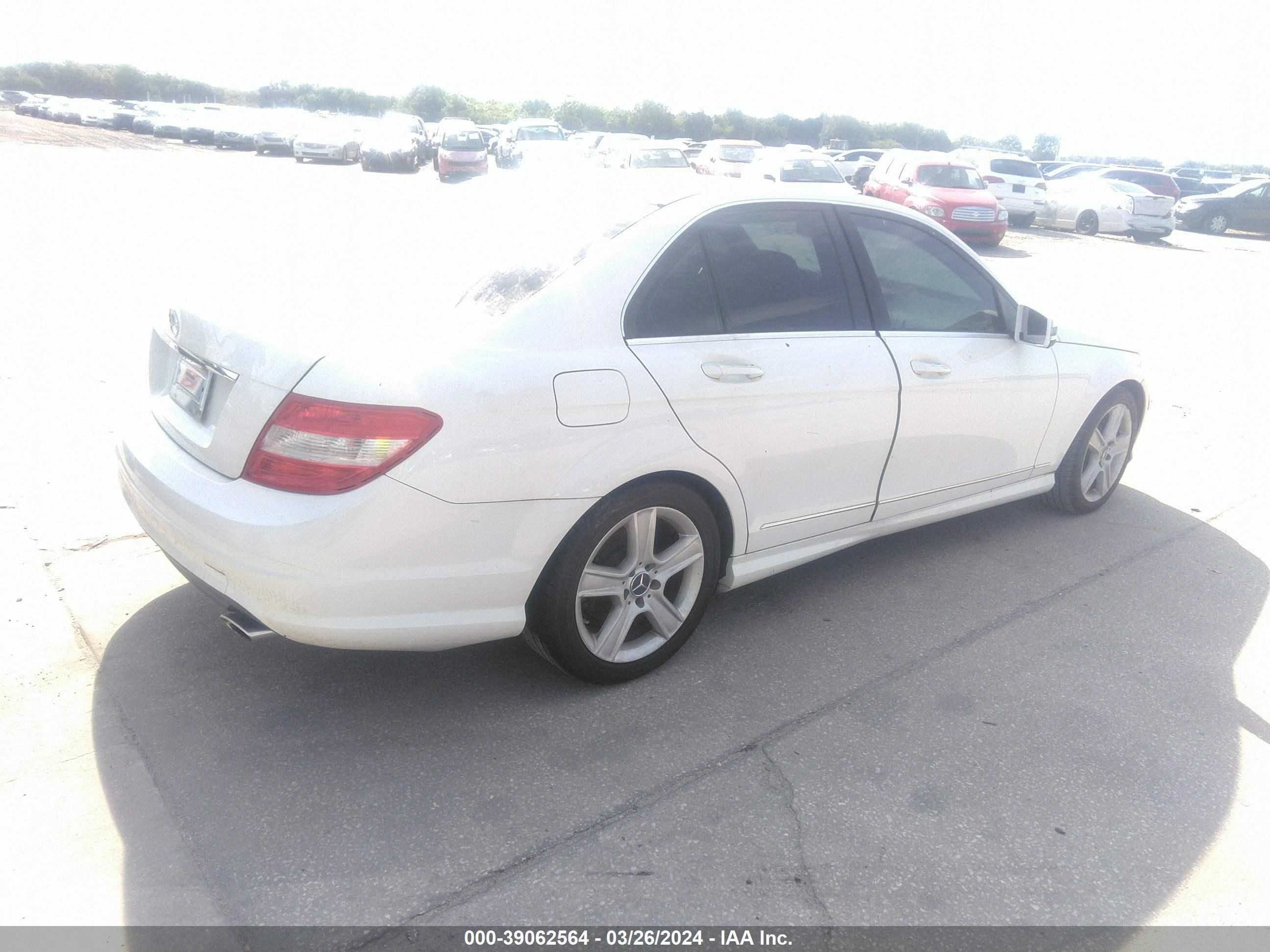 Photo 3 VIN: WDDGF5EB7AR090352 - MERCEDES-BENZ C 300 