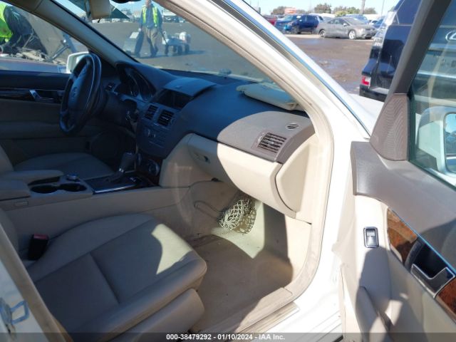 Photo 4 VIN: WDDGF5EBXAF389576 - MERCEDES-BENZ C 300 