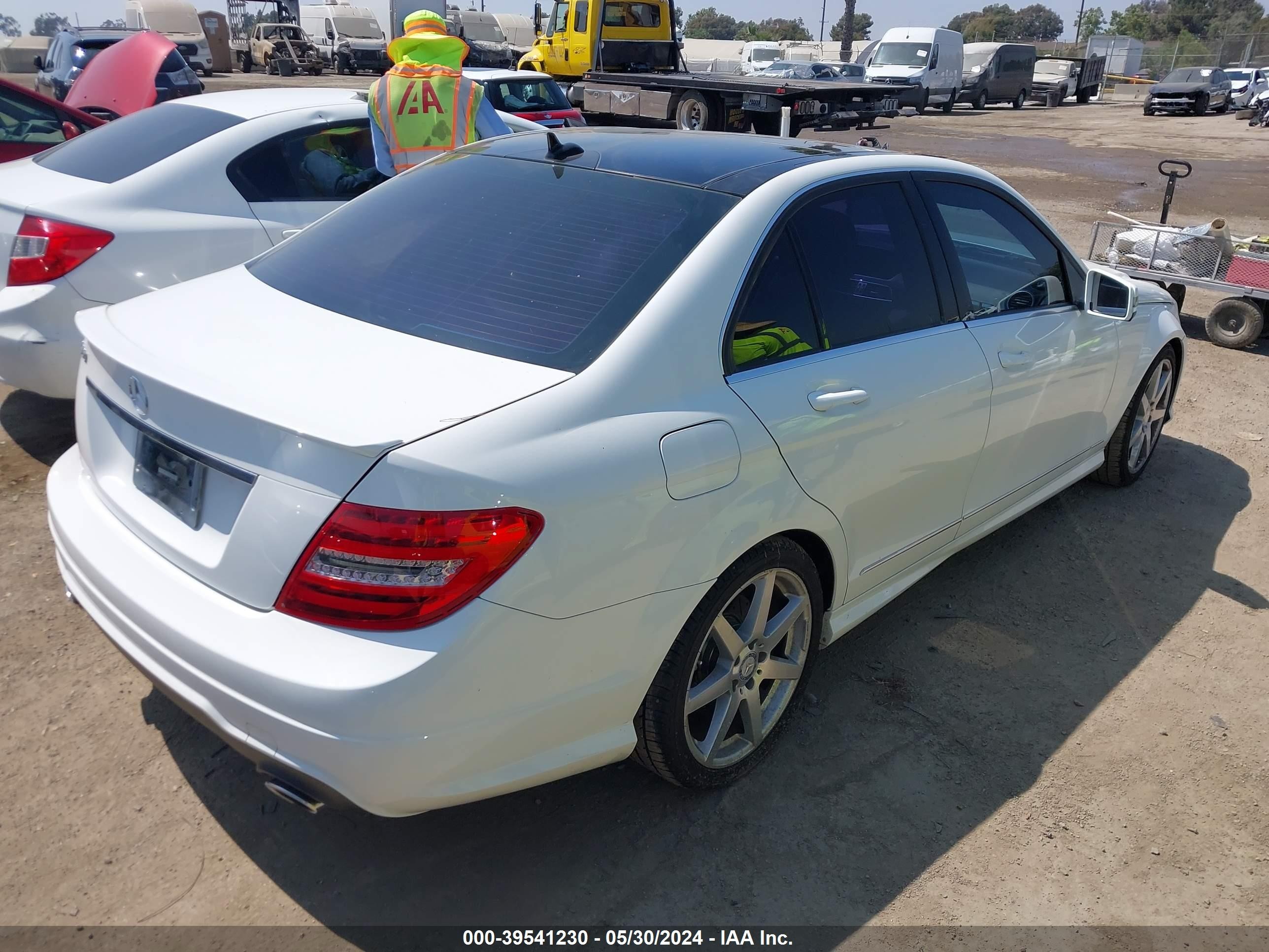 Photo 3 VIN: WDDGF5HB0DA754442 - MERCEDES-BENZ NULL 