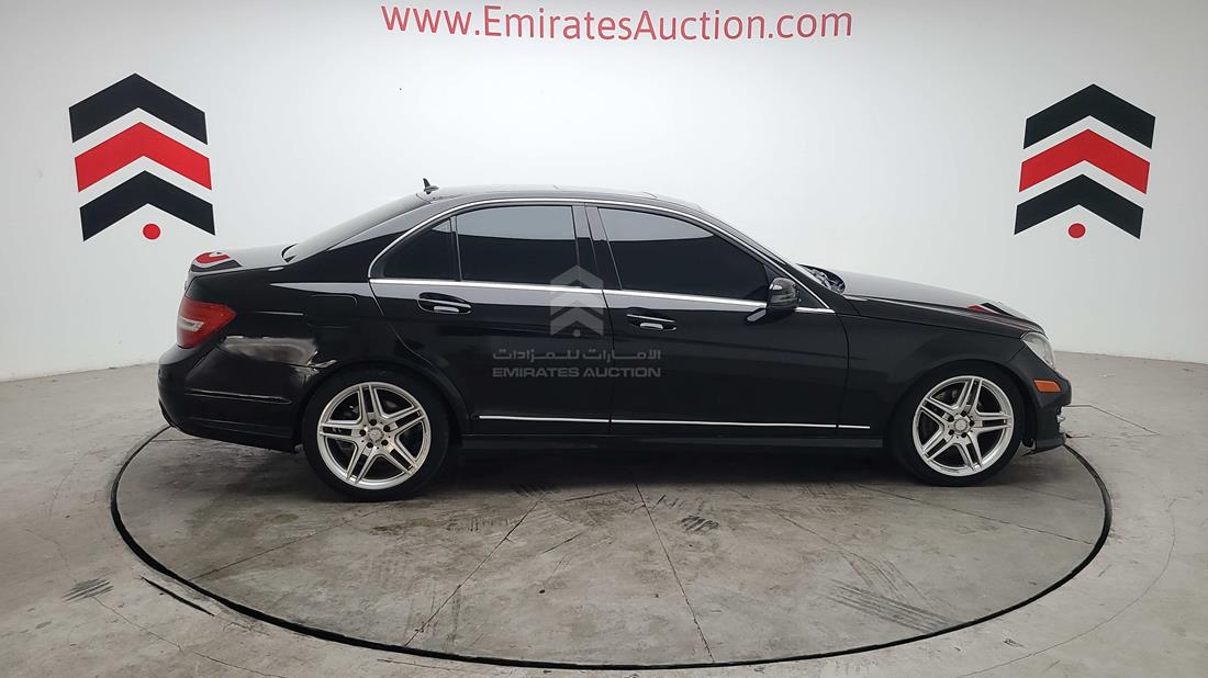 Photo 30 VIN: WDDGF8AB0DR247148 - MERCEDES C 