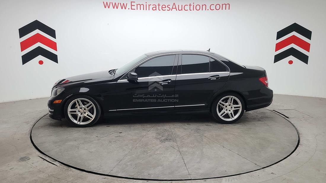 Photo 32 VIN: WDDGF8AB0DR247148 - MERCEDES C 