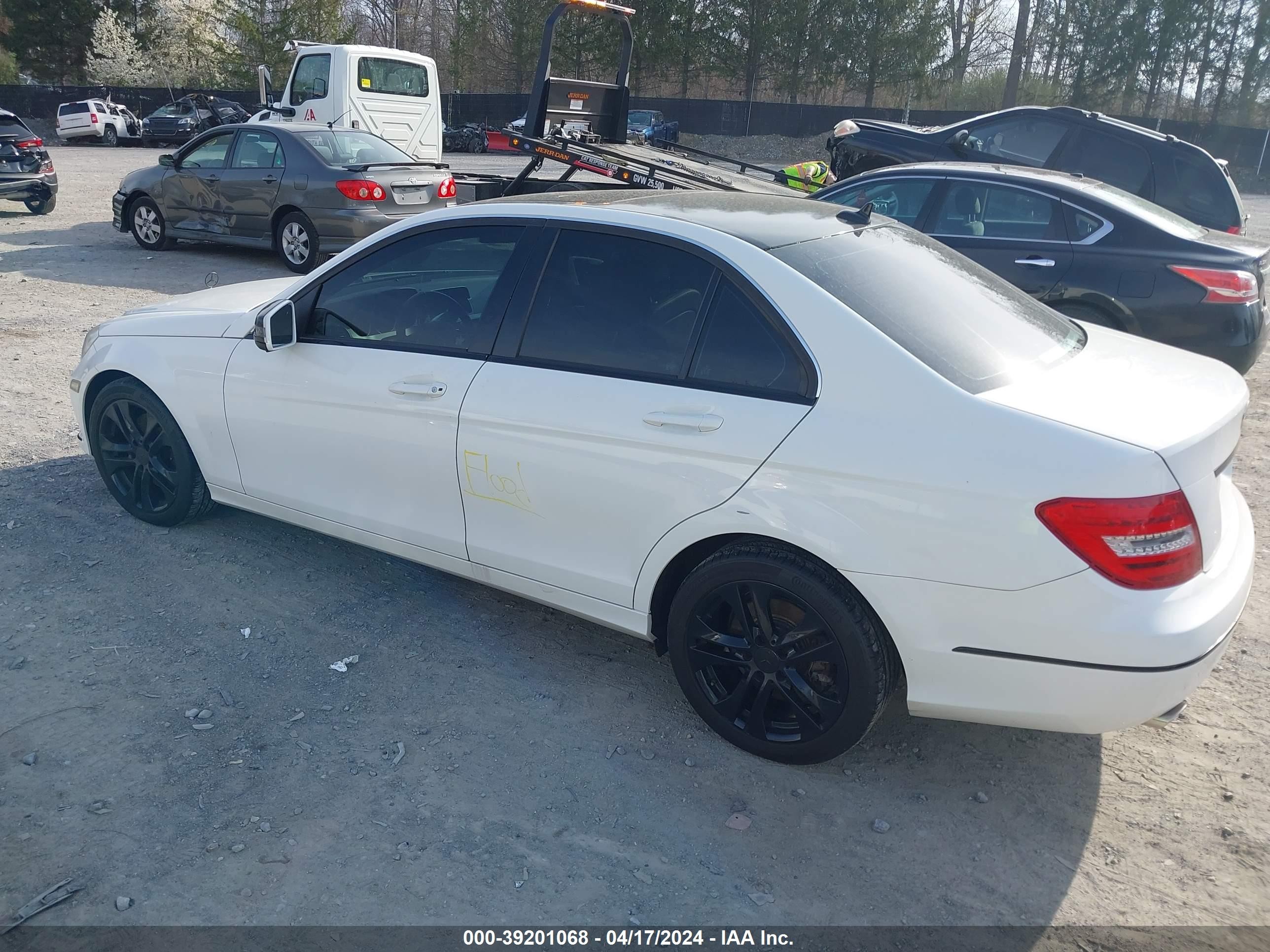 Photo 2 VIN: WDDGF8AB0DR265634 - MERCEDES-BENZ C-KLASSE 