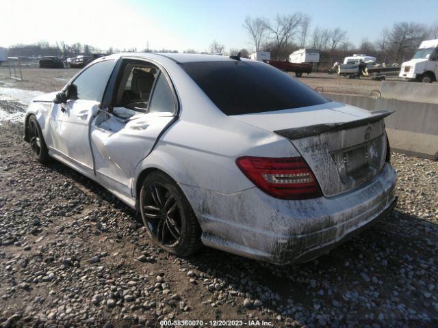 Photo 2 VIN: WDDGF8AB0DR276424 - MERCEDES-BENZ C 300 