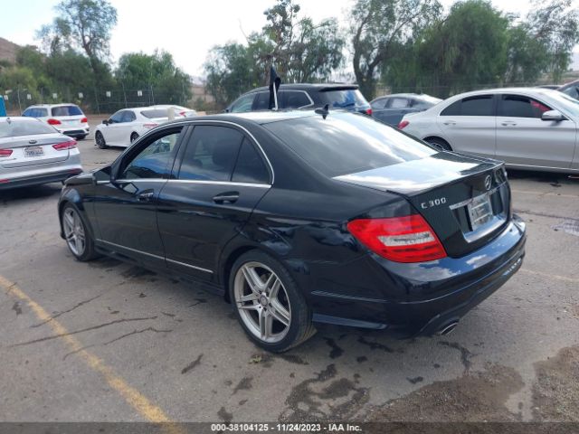 Photo 2 VIN: WDDGF8AB0DR290405 - MERCEDES-BENZ C 300 