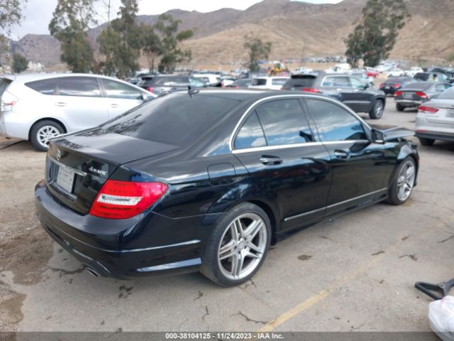 Photo 3 VIN: WDDGF8AB0DR290405 - MERCEDES-BENZ C 300 