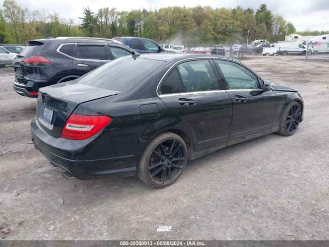 Photo 3 VIN: WDDGF8AB1DR252830 - MERCEDES-BENZ C 300 