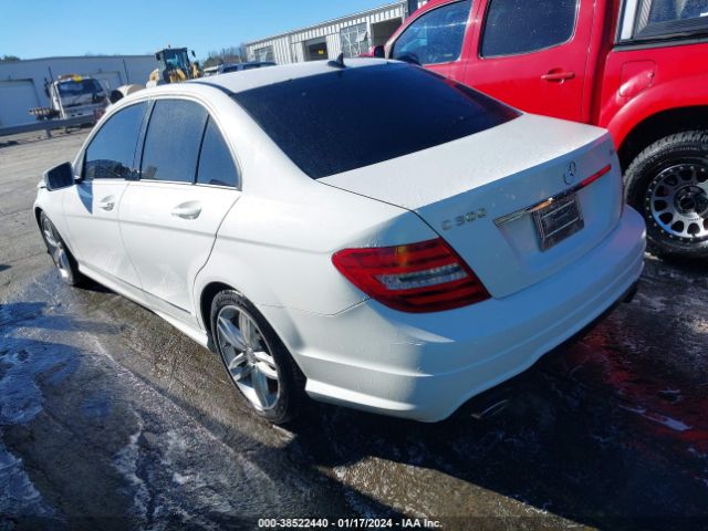 Photo 2 VIN: WDDGF8AB1DR280014 - MERCEDES-BENZ C 300 