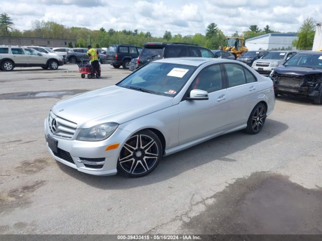 Photo 1 VIN: WDDGF8AB1DR282412 - MERCEDES-BENZ C 300 