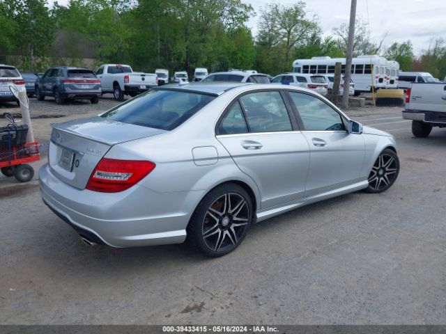 Photo 3 VIN: WDDGF8AB1DR282412 - MERCEDES-BENZ C 300 