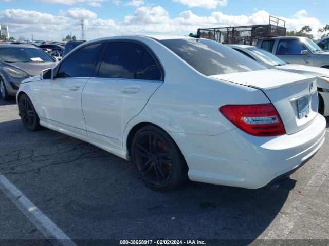 Photo 2 VIN: WDDGF8AB1DR283558 - MERCEDES-BENZ C 300 