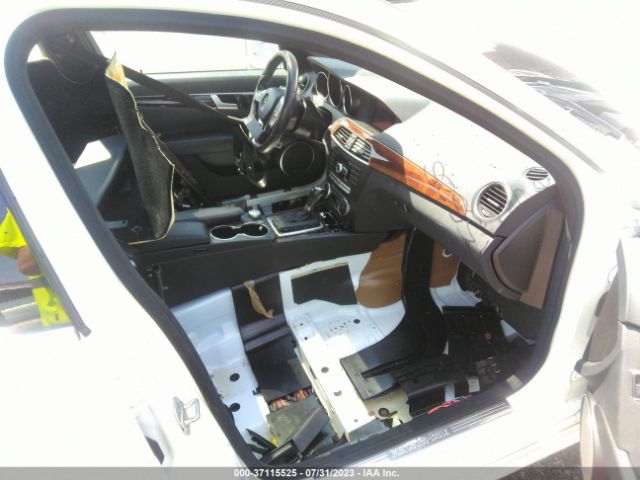 Photo 4 VIN: WDDGF8AB2DR244199 - MERCEDES-BENZ C-CLASS 