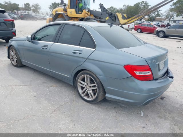 Photo 2 VIN: WDDGF8AB2DR256773 - MERCEDES-BENZ C 300 