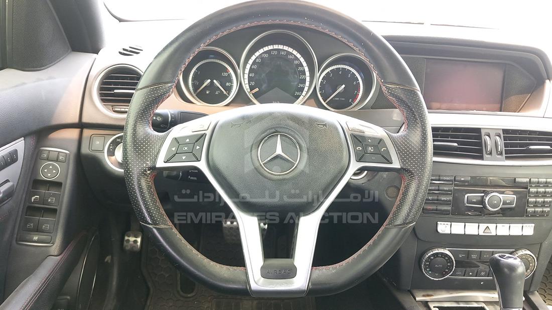 Photo 13 VIN: WDDGF8AB2DR274965 - MERCEDES C 