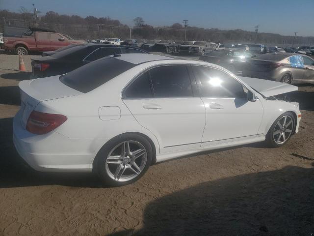 Photo 2 VIN: WDDGF8AB2DR277252 - MERCEDES-BENZ C-CLASS 