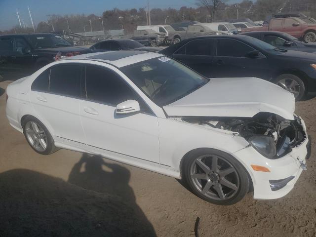 Photo 3 VIN: WDDGF8AB2DR277252 - MERCEDES-BENZ C-CLASS 