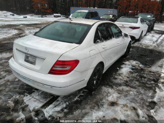 Photo 3 VIN: WDDGF8AB3DA883187 - MERCEDES-BENZ C 300 