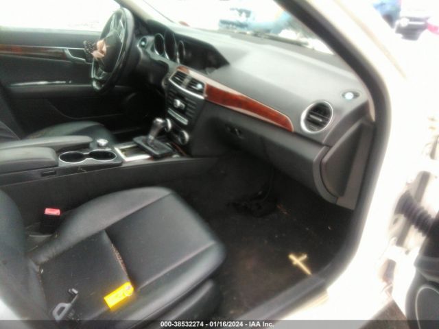 Photo 4 VIN: WDDGF8AB3DA883187 - MERCEDES-BENZ C 300 