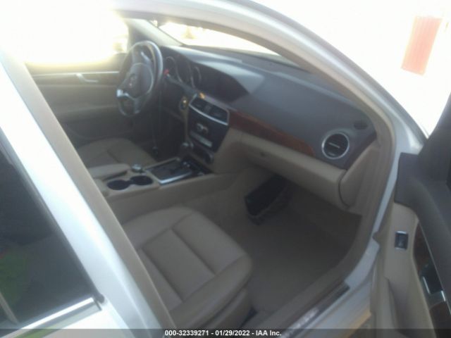 Photo 4 VIN: WDDGF8AB3DR252053 - MERCEDES-BENZ C-CLASS 