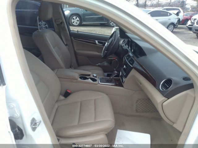 Photo 4 VIN: WDDGF8AB3DR266258 - MERCEDES-BENZ C-CLASS 