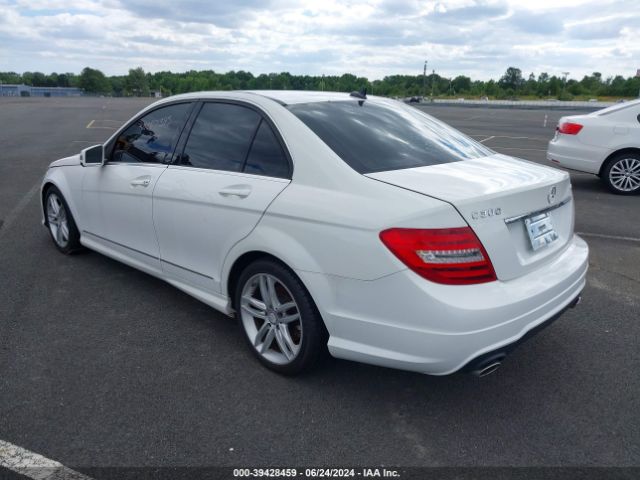 Photo 2 VIN: WDDGF8AB3DR287580 - MERCEDES-BENZ C 300 