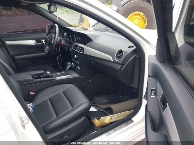 Photo 4 VIN: WDDGF8AB3DR287580 - MERCEDES-BENZ C 300 