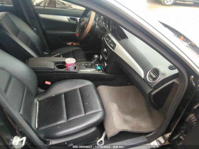 Photo 4 VIN: WDDGF8AB3DR287675 - MERCEDES-BENZ C-CLASS 