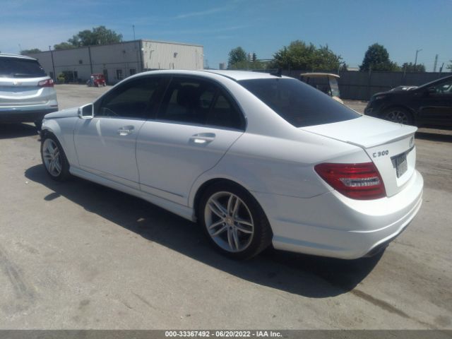 Photo 2 VIN: WDDGF8AB4DG124688 - MERCEDES-BENZ C-CLASS 