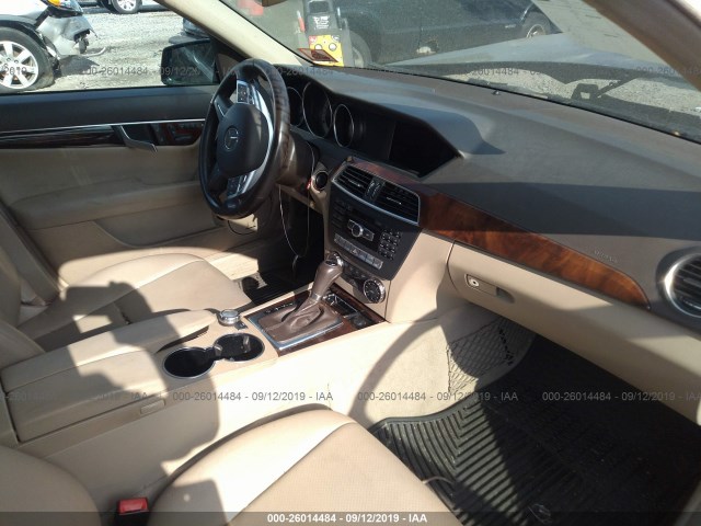 Photo 4 VIN: WDDGF8AB4DR280251 - MERCEDES-BENZ C-CLASS 