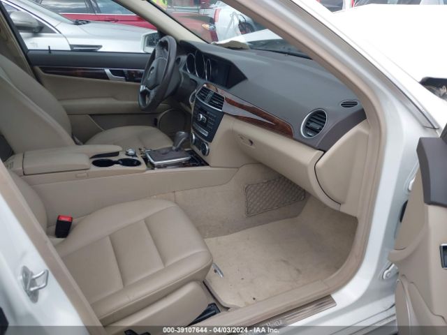 Photo 4 VIN: WDDGF8AB5DR250224 - MERCEDES-BENZ C 300 