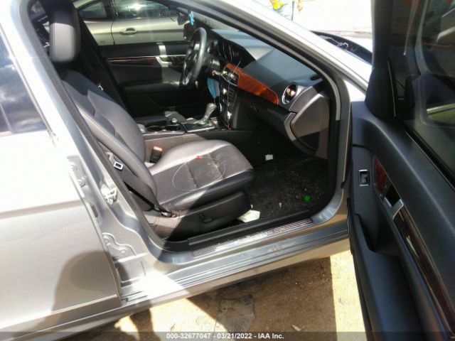 Photo 4 VIN: WDDGF8AB5DR272501 - MERCEDES-BENZ C-CLASS 