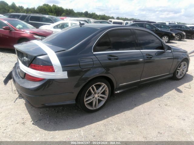 Photo 3 VIN: WDDGF8AB5DR292828 - MERCEDES-BENZ C 300 