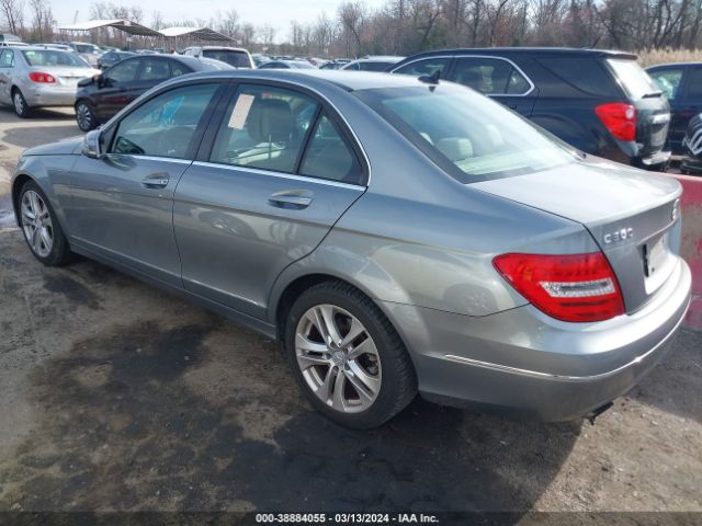 Photo 2 VIN: WDDGF8AB6DG103647 - MERCEDES-BENZ C 300 