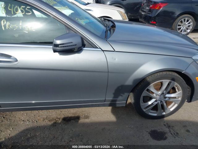 Photo 5 VIN: WDDGF8AB6DG103647 - MERCEDES-BENZ C 300 