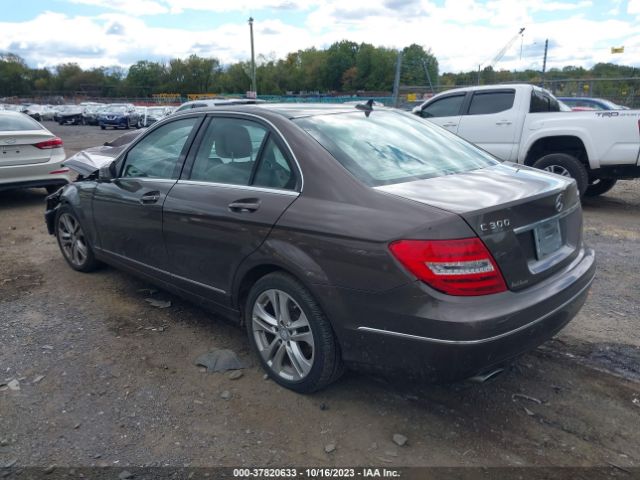 Photo 2 VIN: WDDGF8AB6DR246800 - MERCEDES-BENZ C 300 