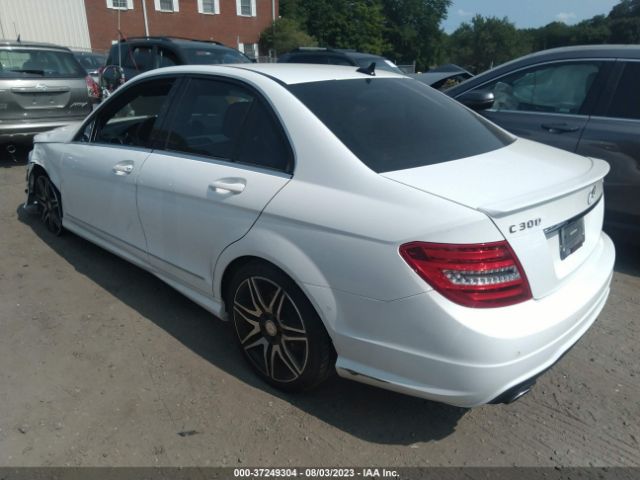 Photo 2 VIN: WDDGF8AB6DR299240 - MERCEDES-BENZ C 300 