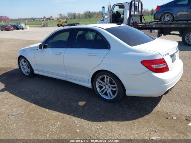 Photo 2 VIN: WDDGF8AB7DG075373 - MERCEDES-BENZ C 300 