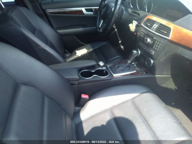 Photo 4 VIN: WDDGF8AB7DR244957 - MERCEDES-BENZ C-CLASS 