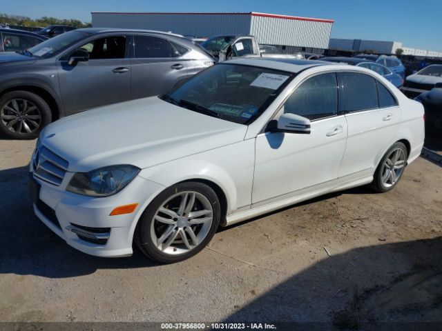 Photo 1 VIN: WDDGF8AB7DR257692 - MERCEDES-BENZ C 300 