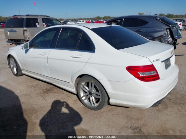 Photo 2 VIN: WDDGF8AB7DR257692 - MERCEDES-BENZ C 300 