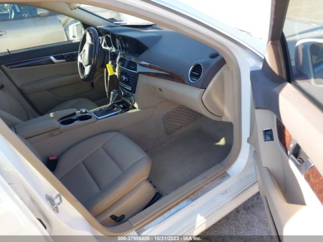 Photo 4 VIN: WDDGF8AB7DR257692 - MERCEDES-BENZ C 300 