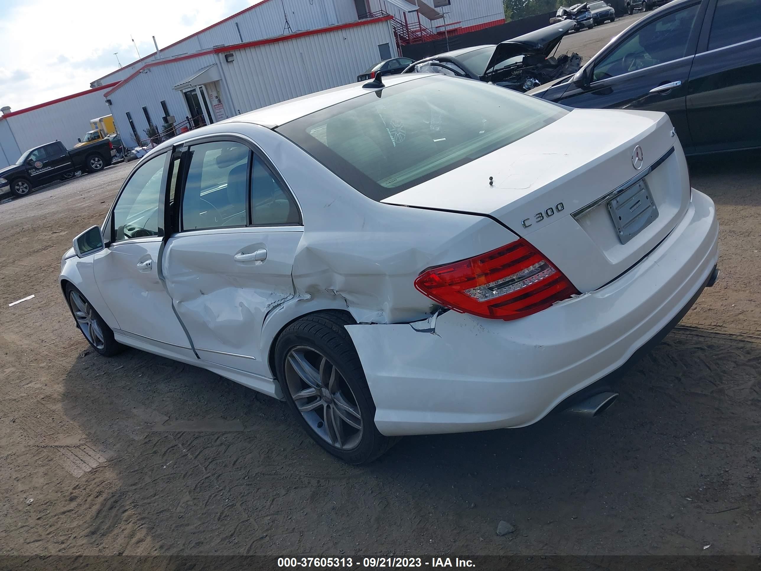 Photo 2 VIN: WDDGF8AB7DR275965 - MERCEDES-BENZ C-KLASSE 