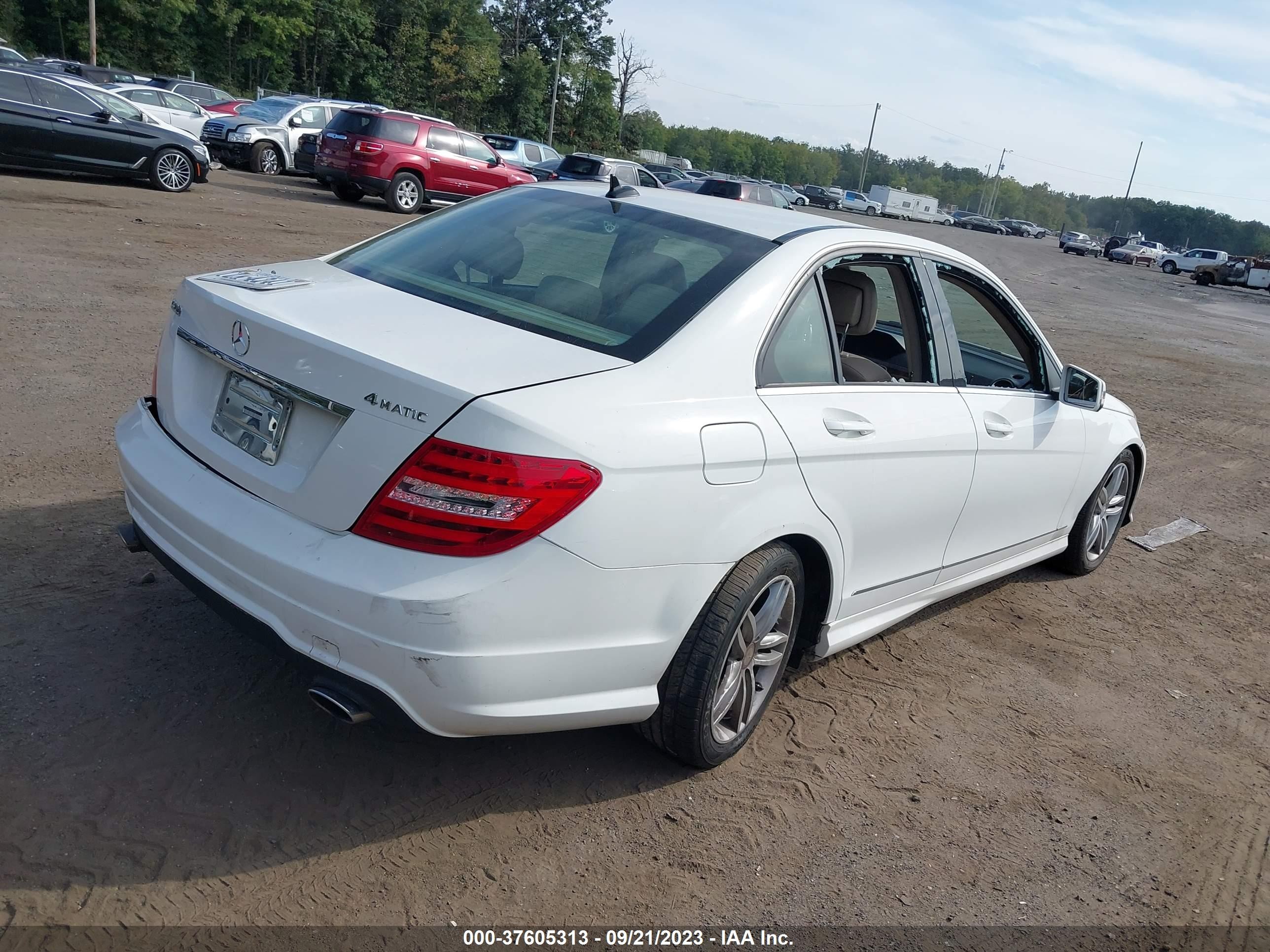 Photo 3 VIN: WDDGF8AB7DR275965 - MERCEDES-BENZ C-KLASSE 