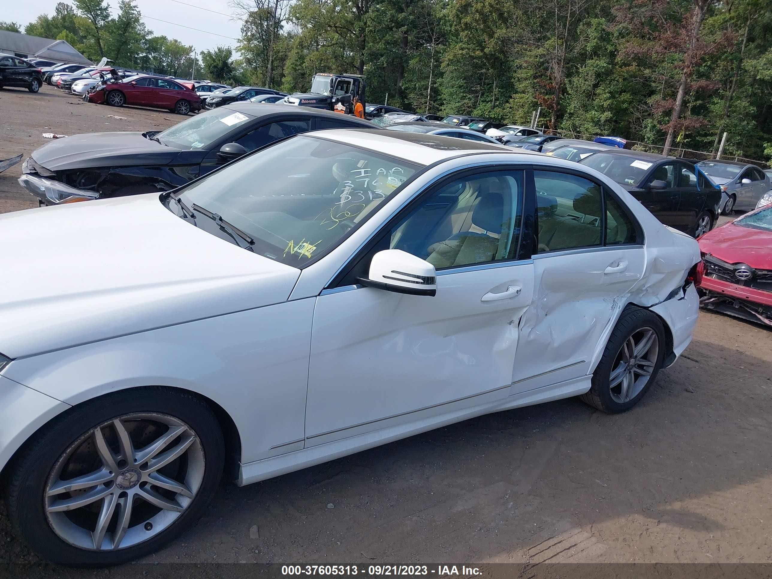 Photo 5 VIN: WDDGF8AB7DR275965 - MERCEDES-BENZ C-KLASSE 